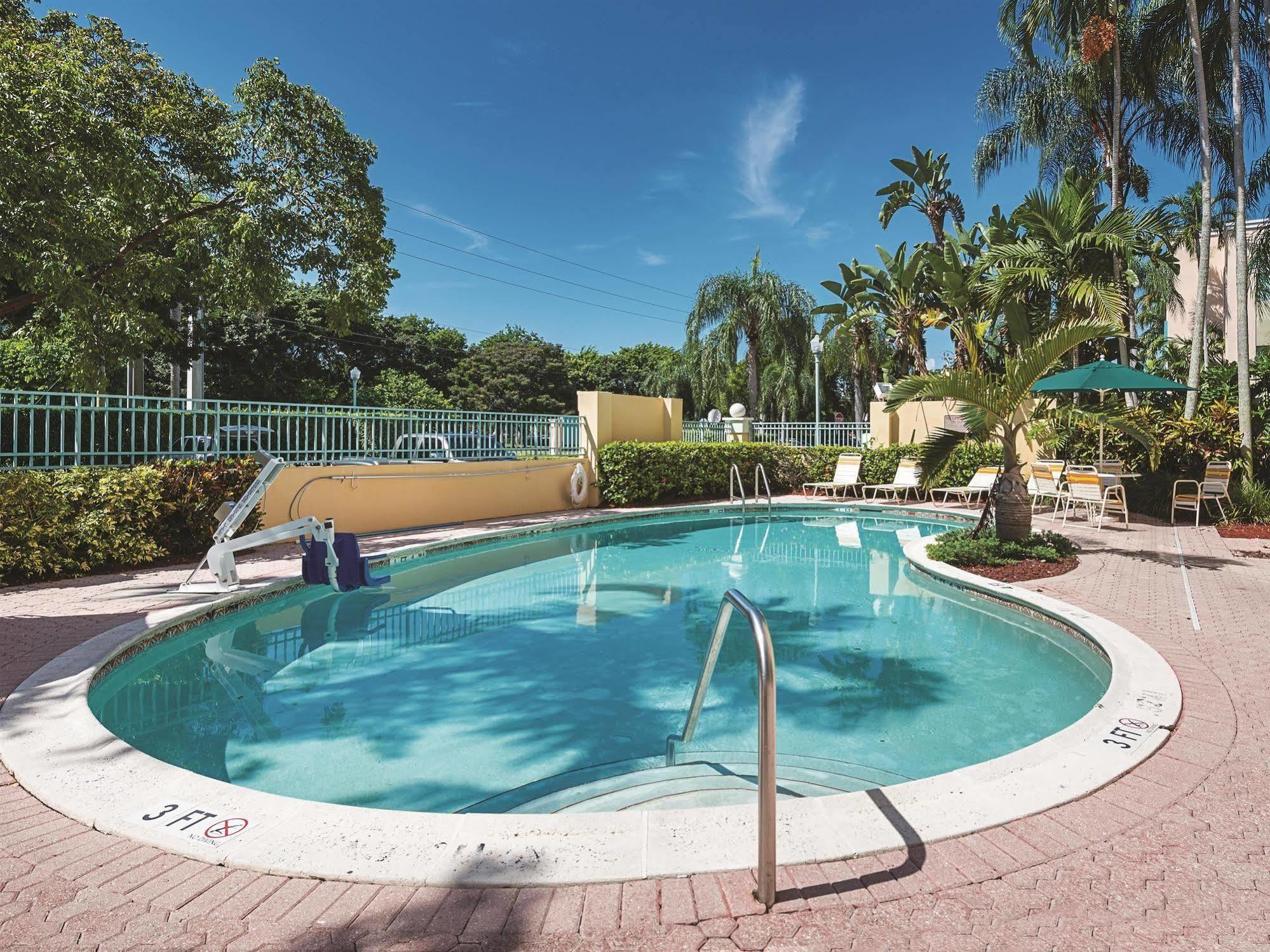 Hotel La Quinta By Wyndham Plantation At Sw 6Th St Exterior foto